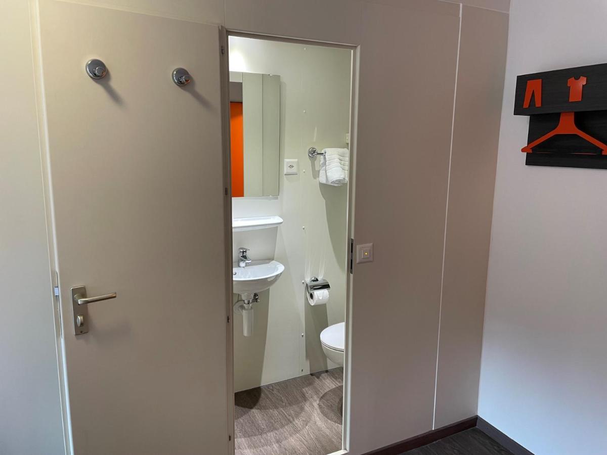 Easyhotel Zuerich Limmatplatz Bagian luar foto