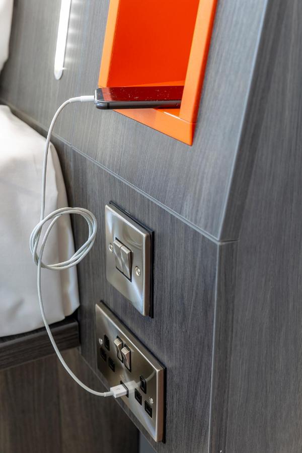 Easyhotel Zuerich Limmatplatz Bagian luar foto