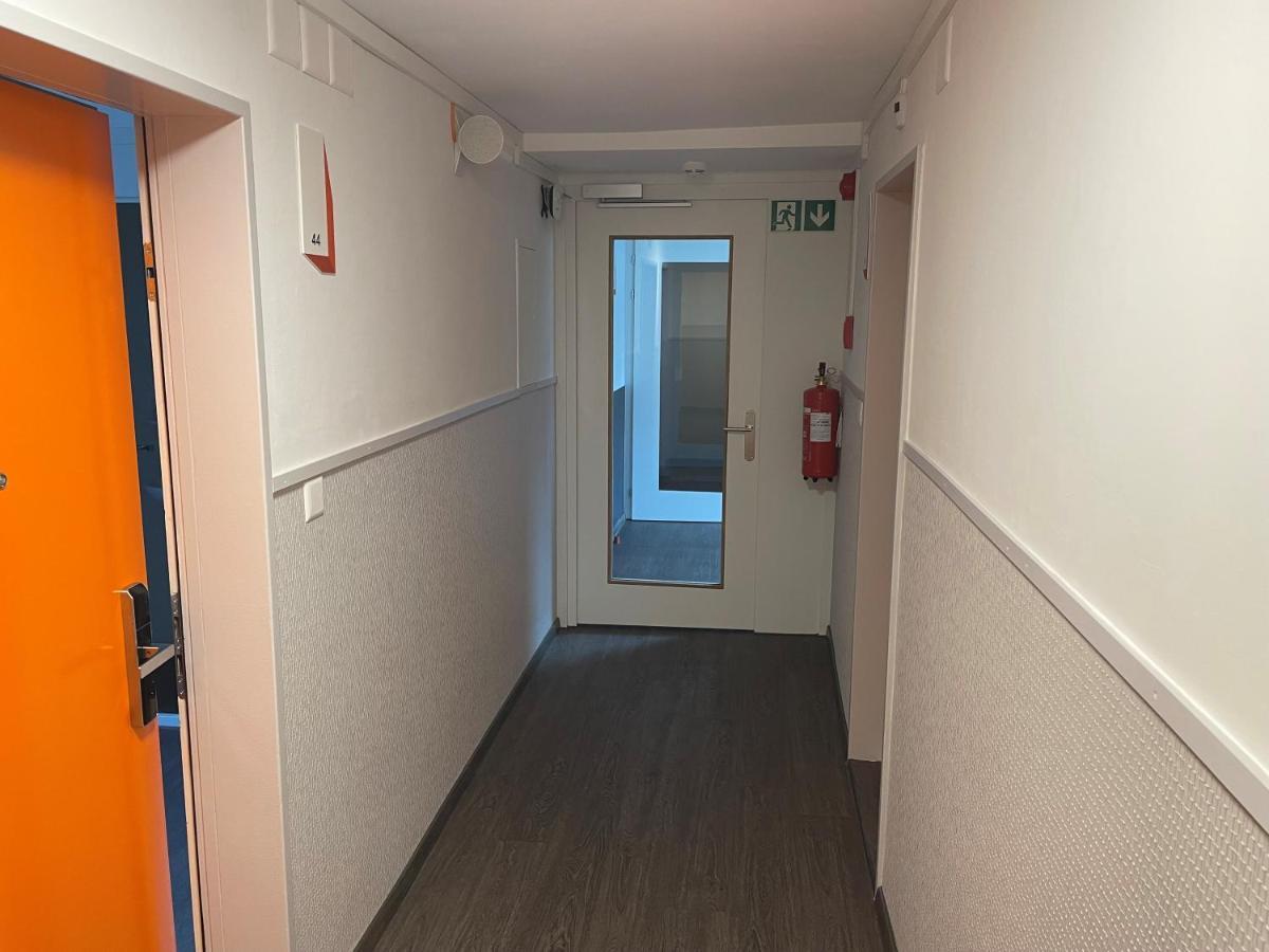Easyhotel Zuerich Limmatplatz Bagian luar foto