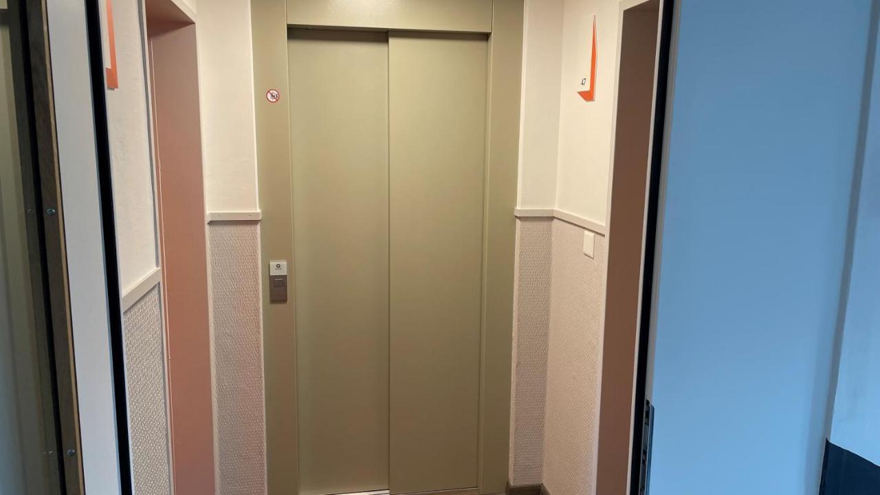 Easyhotel Zuerich Limmatplatz Bagian luar foto